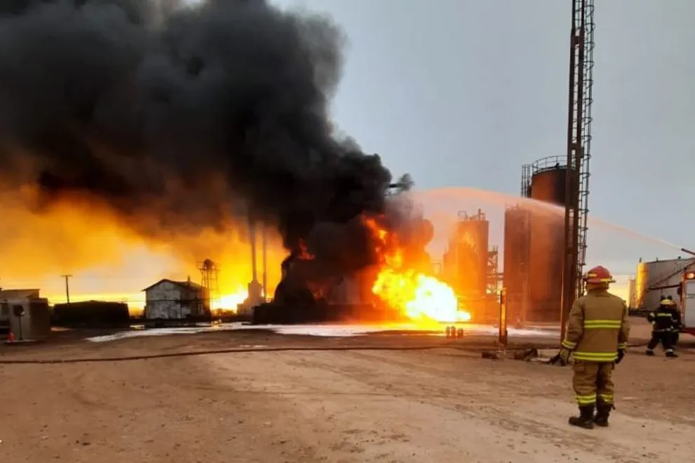 Explotó una refinería en Neuquén y varios operarios perdieron la vida