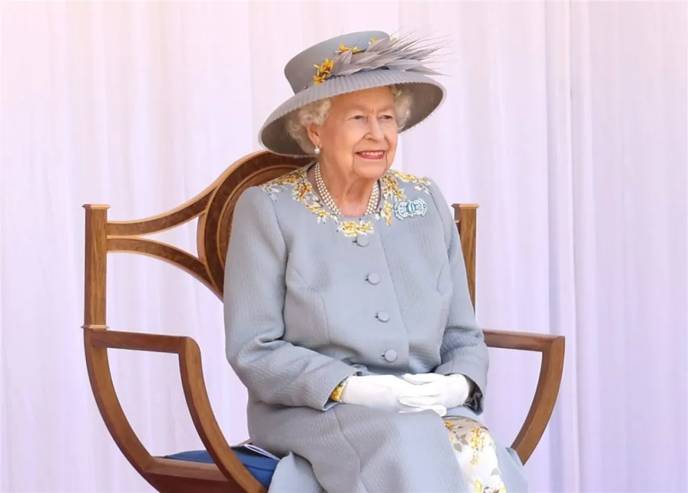 La reina Isabel II rompió el protocolo real toda su vida: éste es el alimento que comía con la mano