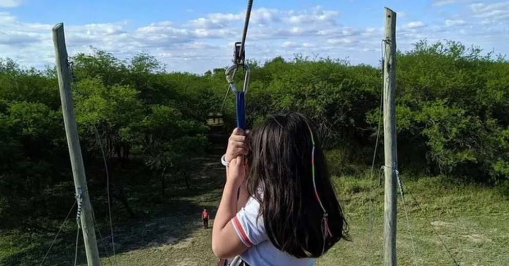 Menor estaba paseando en tirolesa, hasta que se rompió y cayó varios metros