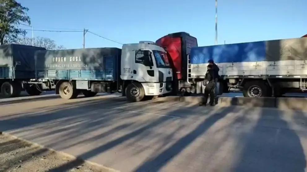 Terrible accidente: dos camiones con acoplado terminaron chocando de entre sí