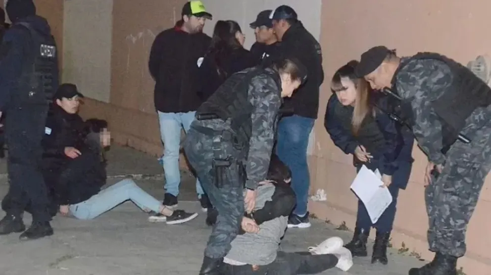 Una discusión terminó de la peor manera posible: menor apuñaló a otra por un “chico”