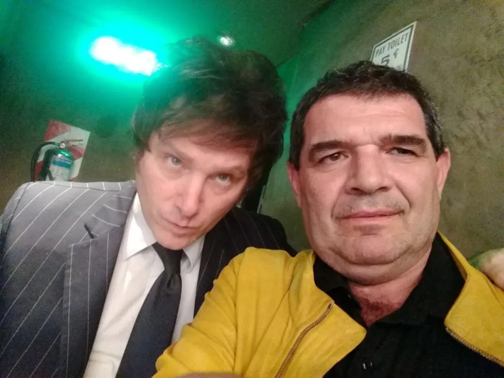 Ya se exhiben las pintadas: Alfredo Olmedo es el candidato de Javier Milei en las próximas elecciones