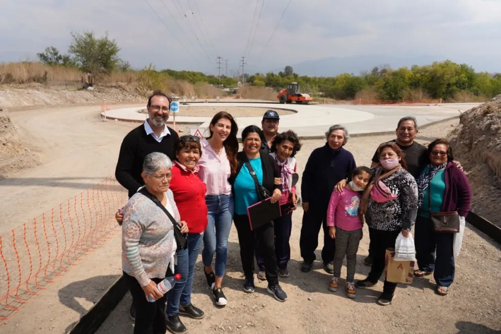Bettina Romero verificó los avances de la obra en rotonda sur