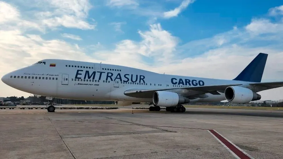 Sobreseyeron a 14 tripulantes del avión venezolano-iraní retenido en Ezeiza