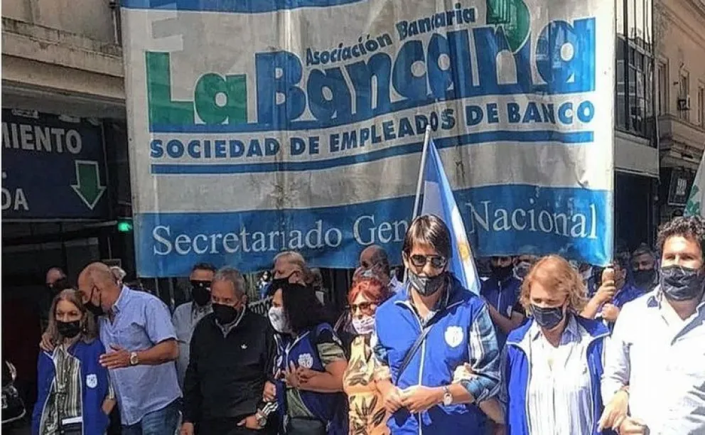 Los empleados bancarios negociaron un aumento del 94,1% anual