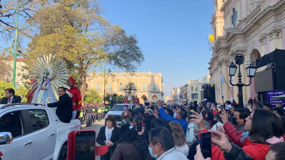 Las imágenes del Señor y la Virgen del Milagro ya están recorriendo las calles de la Ciudad