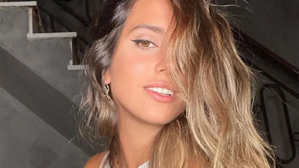 Cinthia Fernández se mostró más sensual que nunca con un microbikini de finas tiras 