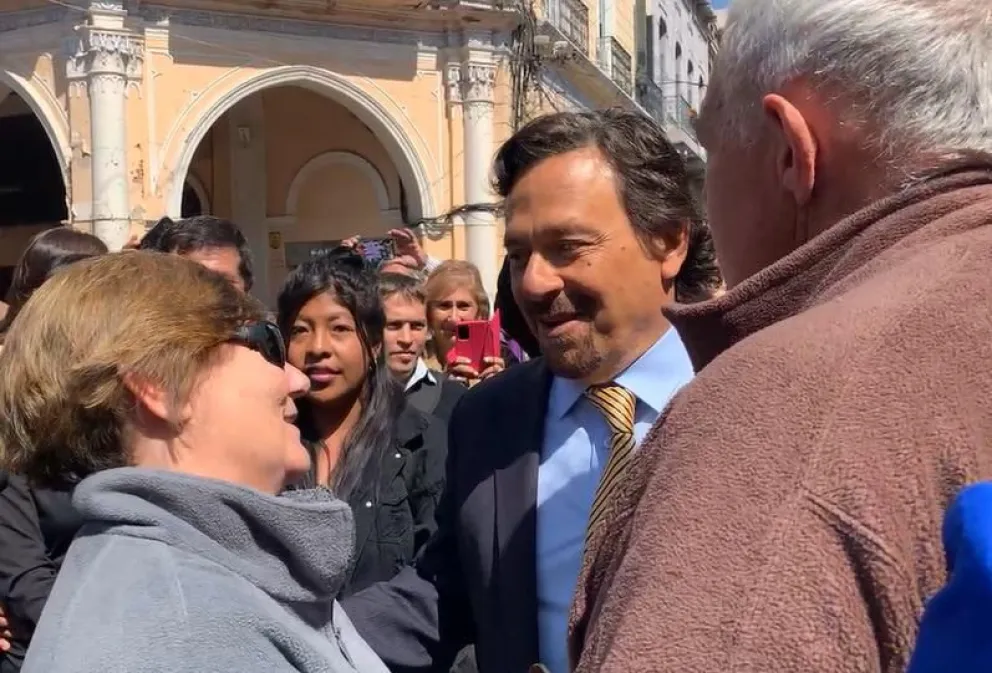 Gustavo Sáenz se acercó a saludar a los fieles: "Salta tiene un montón de cosas para salir adelante"