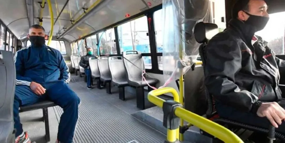 Peligro al volante: una embarazada escrachó a un colectivero de SAETA