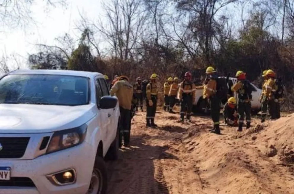 Siguen las tareas para controlar los incendios en el norte de la provincia
