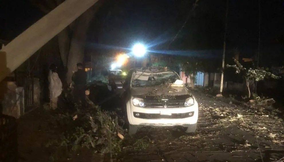 Salteño desafortunado: se levantó a ver su camioneta y la encontró destrozada