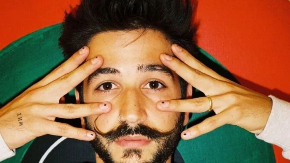 Camilo y la razón del porqué se presenta descalzo en sus conciertos