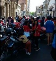 Cadetes cortaron las calles céntricas de la Ciudad: "Nadie nos explota"