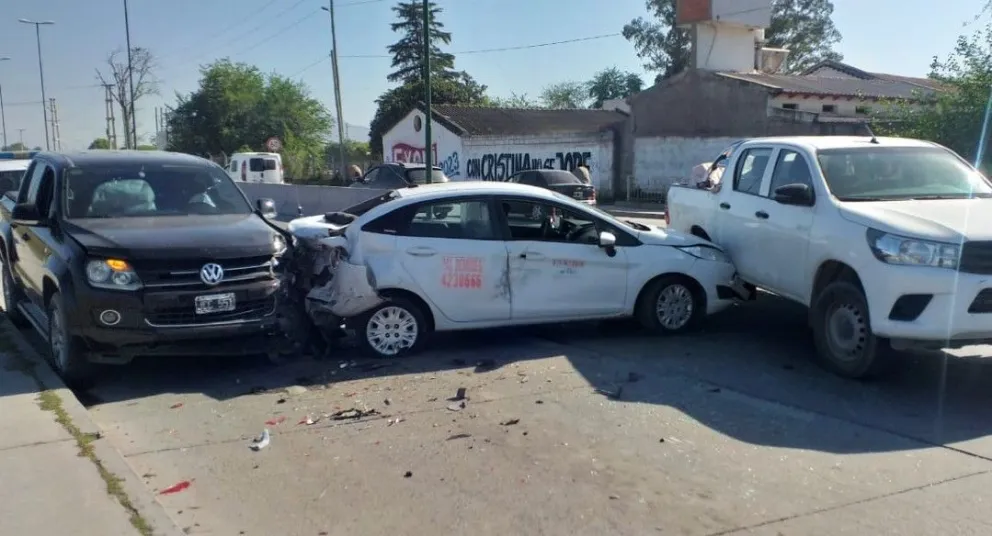 Fin de semana accidentado: choque triple en plena ruta provincial