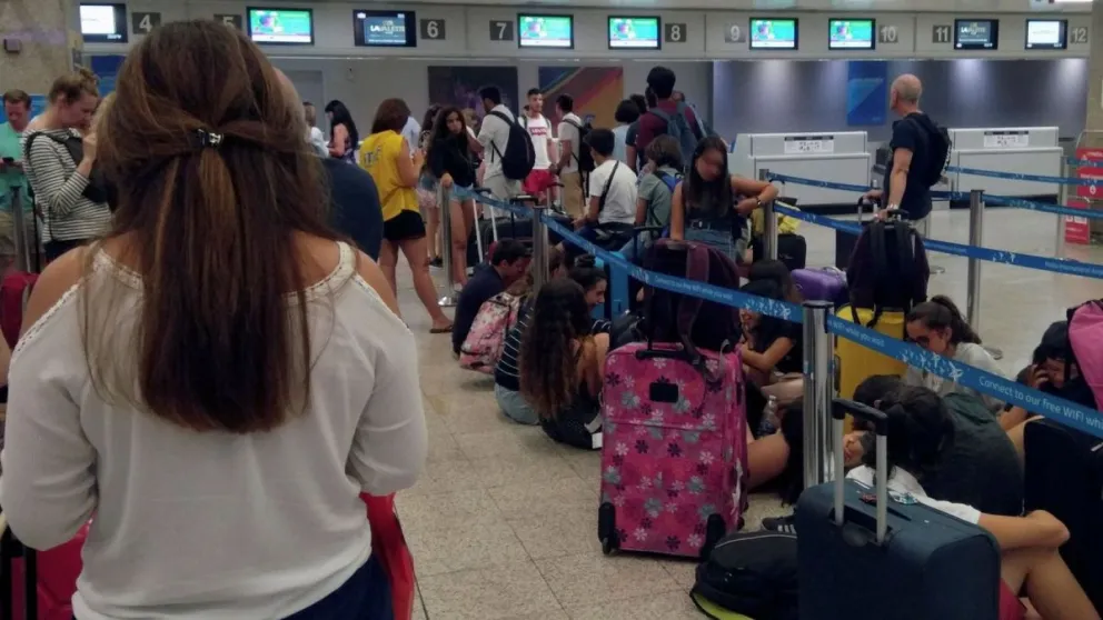 Caos en varios aeropuertos: hay demoras por un desperfecto