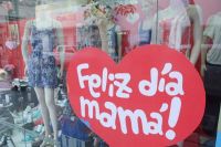 El regalo para el Día de la Madre cuesta "una fortuna": los rubros más elegidos vienen con un aumento del 127%