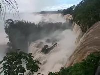 Prohíben el ingreso a las Cataratas del Iguazú ante la crecida del río