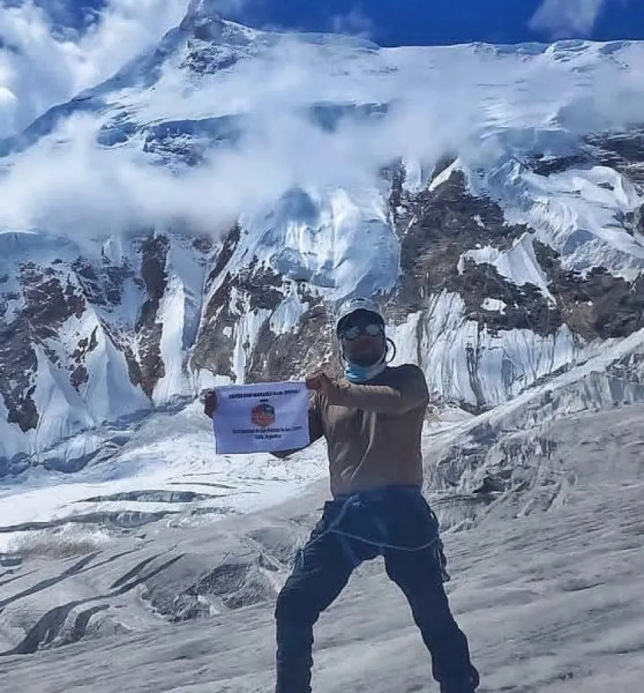 Un salteño logró hacer cumbre en una de las montañas más difíciles del mundo