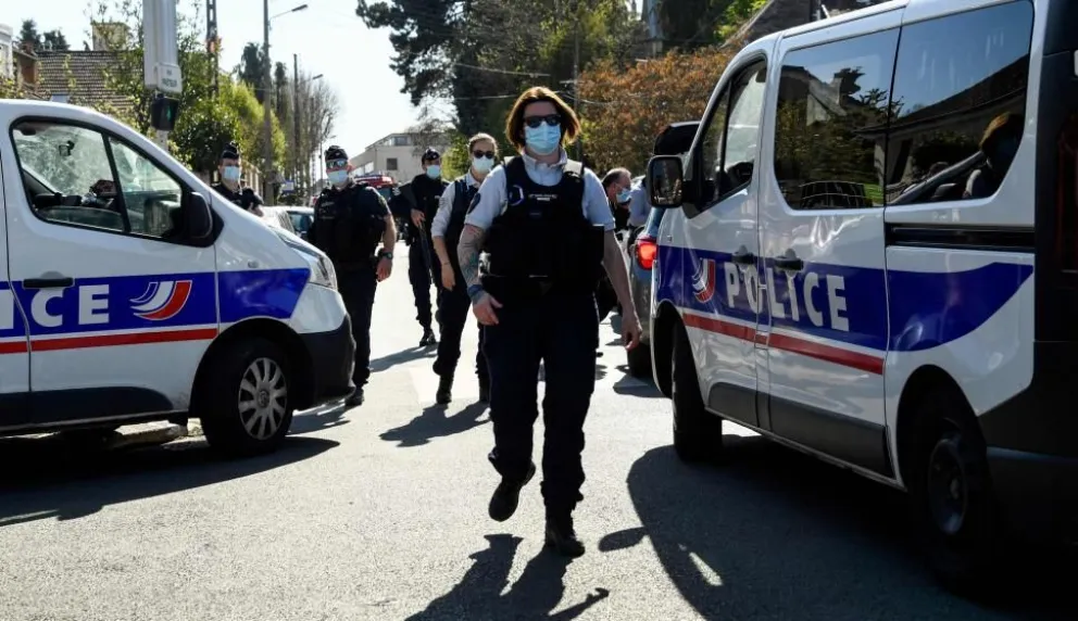 Horror en París: niña de 12 años fue asesinada y escondida dentro de un baúl