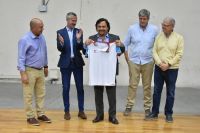 Gustavo Sáenz formó parte de la presentación oficial del equipo de Basket de la provincia