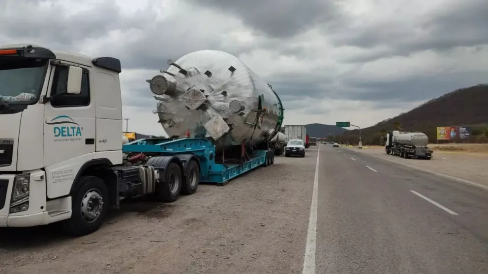 Operativo especial de tránsito por el desplazamiento de un camión de gran porte