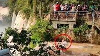 Buscan intensamente a un hombre que se cayó de la pasarela de las Cataratas del Iguazú 