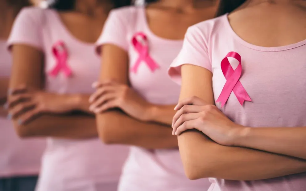 En el mes de la lucha contra el Cáncer de mama, aconsejan "no minimizar cualquier cosa que les aparezca"