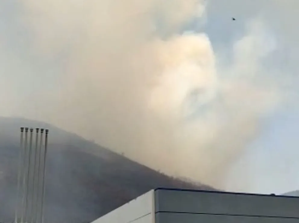 Incendios en el Cerro 20 de Febrero: refuerzan el trabajo para combatir el fuego