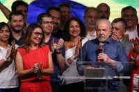 Lula Presidente: con un particular gesto, el mandatario pidió que Cristina sea candidata en las próximas elecciones