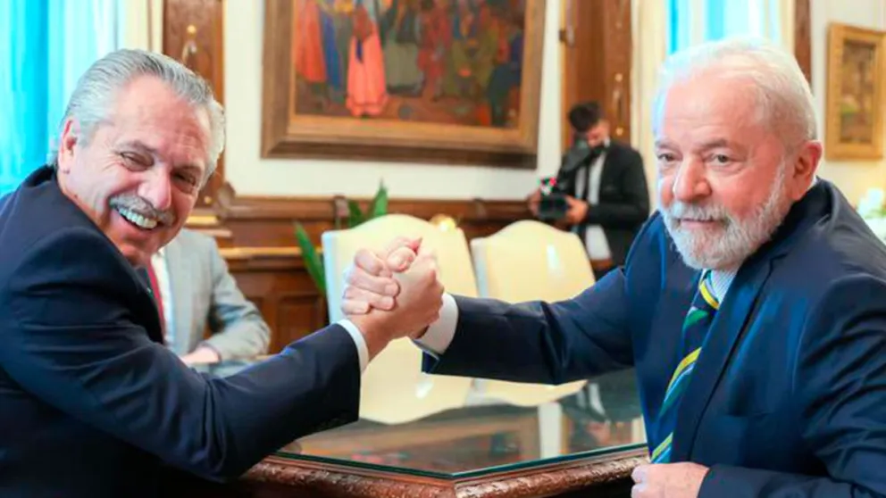 Alberto Fernández voló hasta Brasil para reunirse con Lula Da Silva