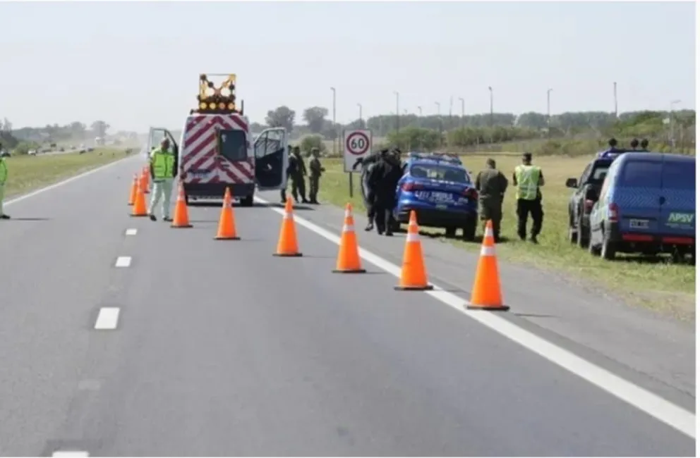 Tragedia sobre una autopista: un ciudadano se bajó de su vehículo y terminó no contándola