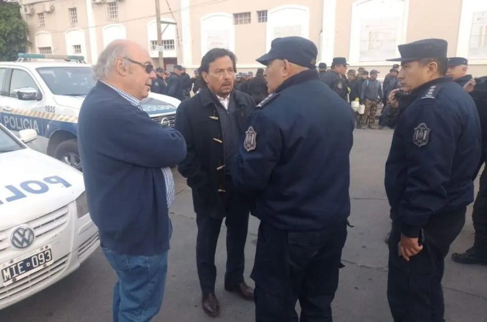 Gustavo Sáenz visitó a la base operativa del cerro 20 de Febrero: “Es fundamental que tomemos conciencia”