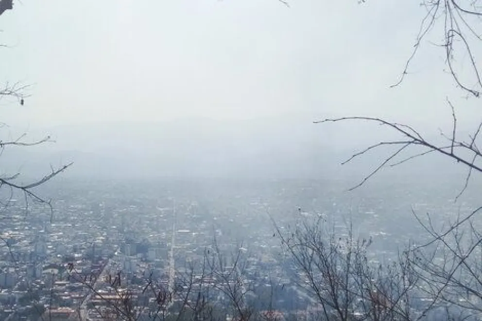 El humo cubre a toda Salta: ¿Qué hacer para evitar una posible intoxicación?