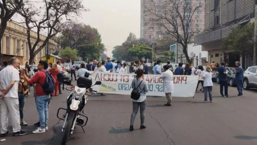 El ministro Juan José Esteban respondió a los reclamos de los profesionales de la salud