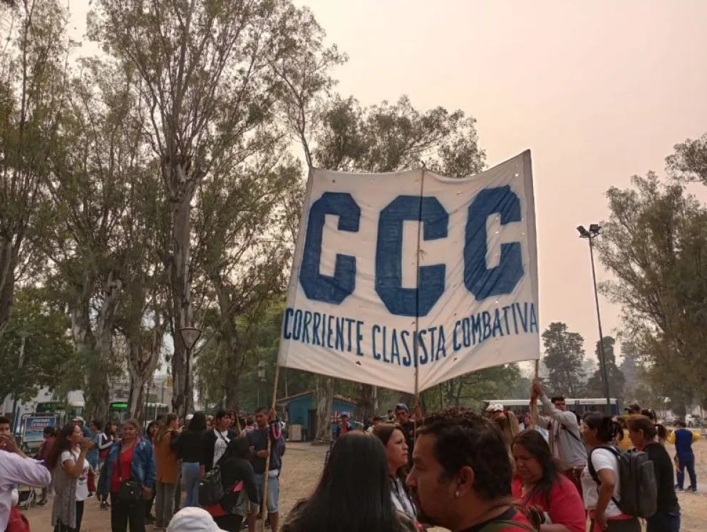 Manifestantes reclaman por la Ley de Cooperativas 