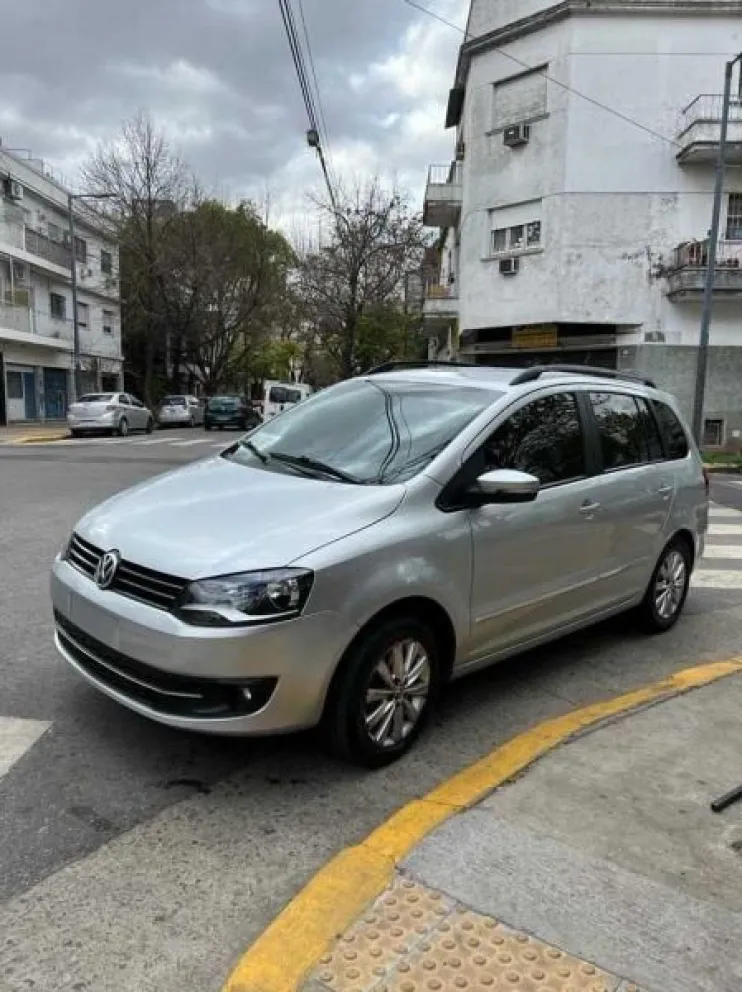 Un conductor perdió el control e impactó de lleno provocando un fuerte choque