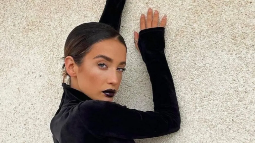 María Pedraza sorprende a sus seguidores con un albornoz y nada más