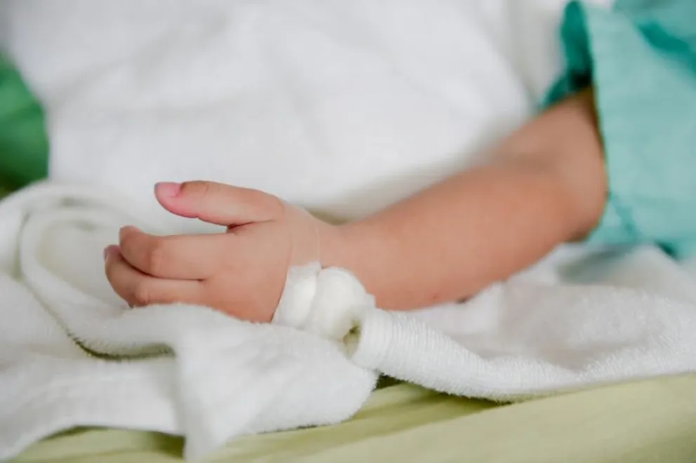 La pésima atención médica le costó la vida a una niña: estuvo días con fiebre y solo le dieron ibuprofeno