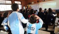 Los alumnos podrían ingresar a la escuela luego de ver el debut de la Selección Argentina 