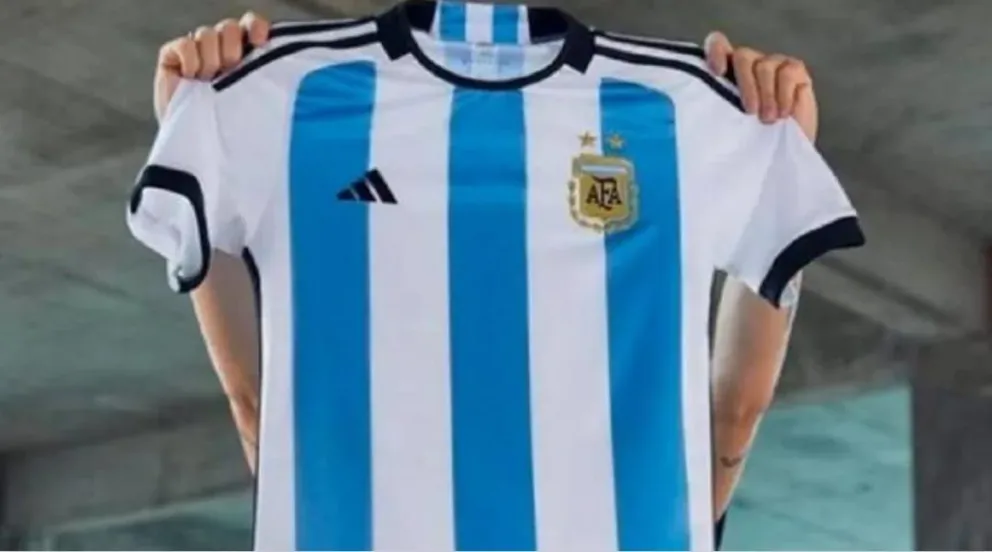Hay que estar “equipados” para el Mundial de Qatar: ¿Cuánto cuestan las camisetas de la Selección Nacional?