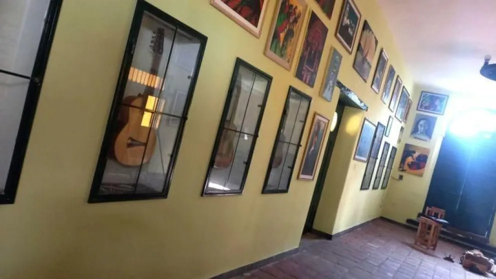Entraron a robar al museo de la guitarra y se llevaron algo insólito