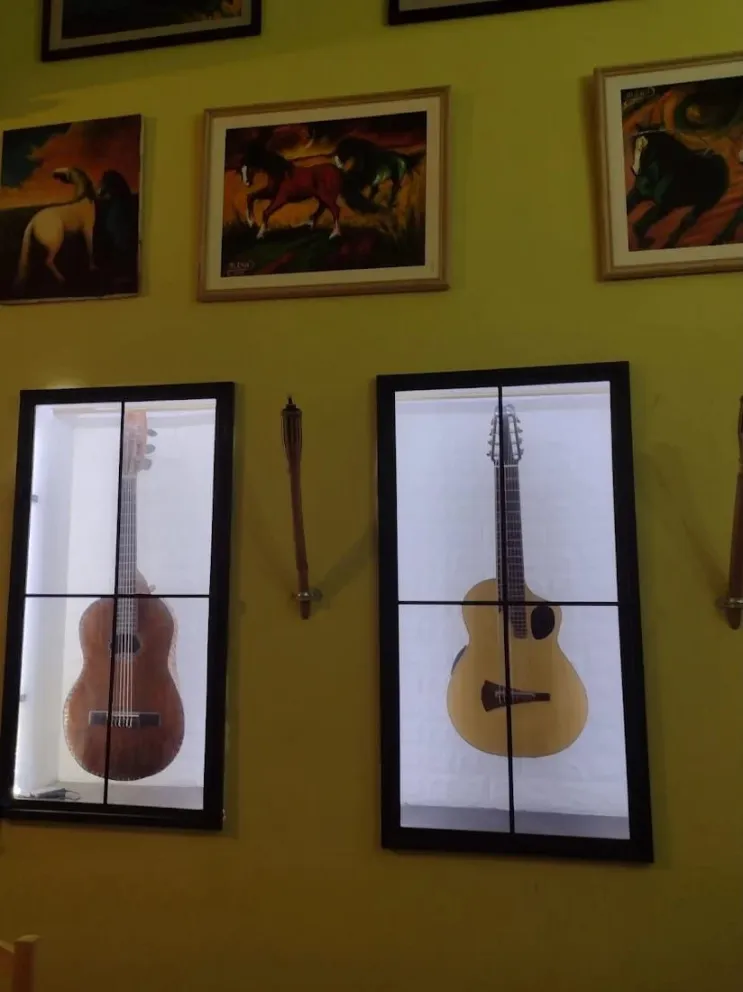 Un ladrón entró a robar al Museo de la Guitarra y solo se llevó las cervezas