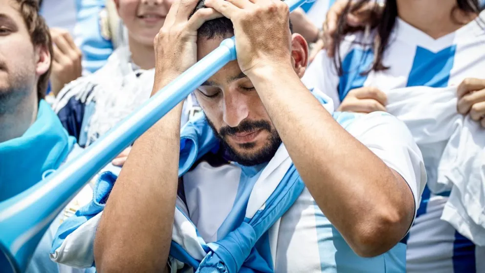 Su corazón no "soportó" la derrota: hincha de Argentina falleció mientras miraba el partido