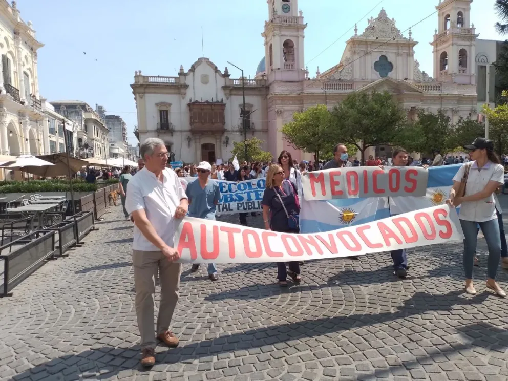 Audiencia permanente de médicos autoconvocados: se suspenden los servicios de salud por tiempo indeterminado