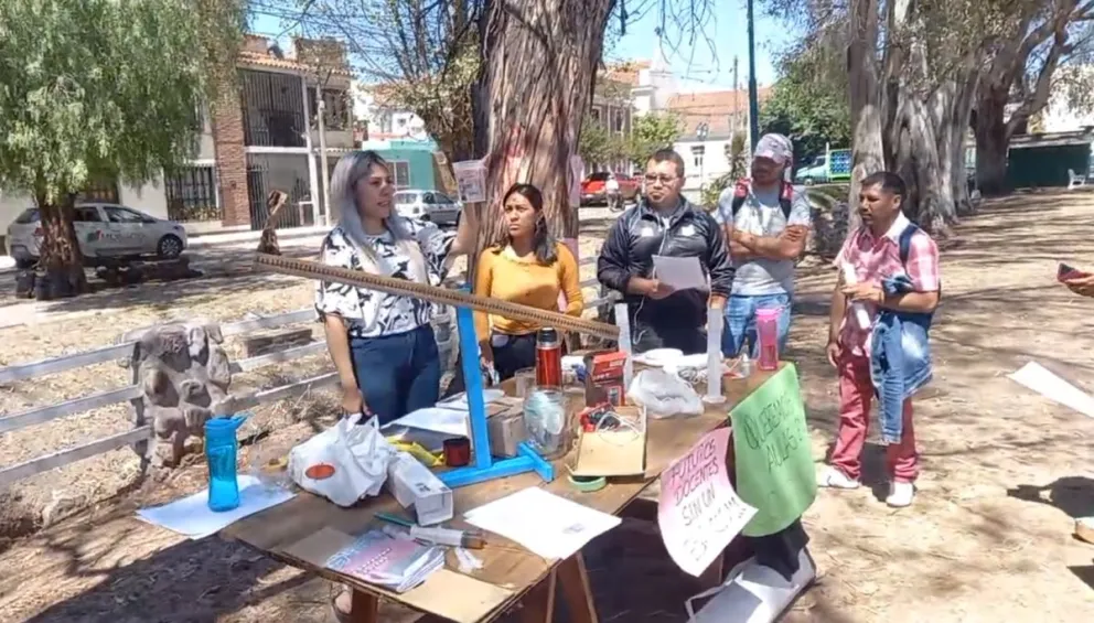 ¡Que vergüenza! Los estudiantes tomaron clases en Plaza Evita porque no tenían aulas disponibles