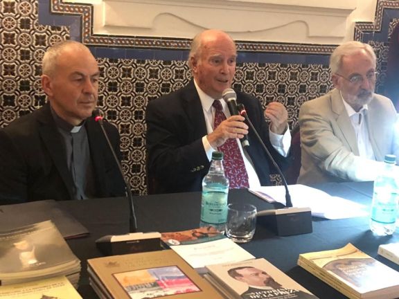 El Instituto San Felipe y Santiago de Estudios Históricos de Salta expuso el proyecto "Corredores U
