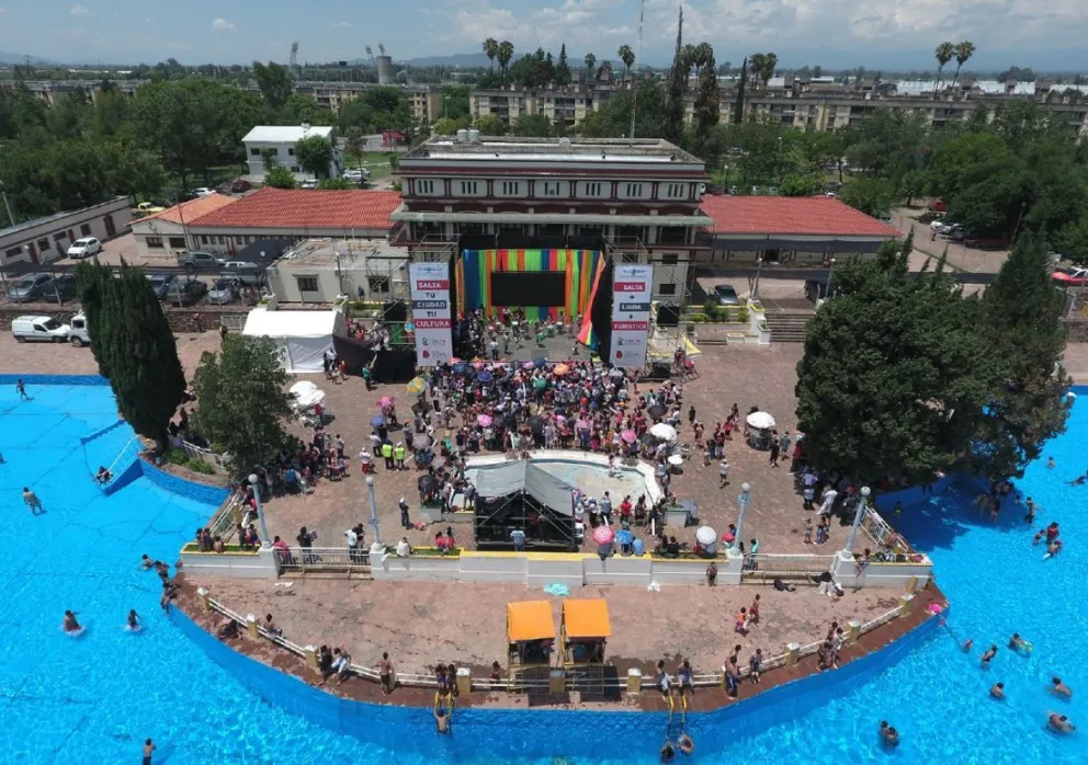 Alenta a la Selección desde la pileta: el balneario Xamena contará con pantallas gigantes