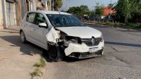 Violento accidente: salteña se durmió al volante y chocó contra un poste de luz