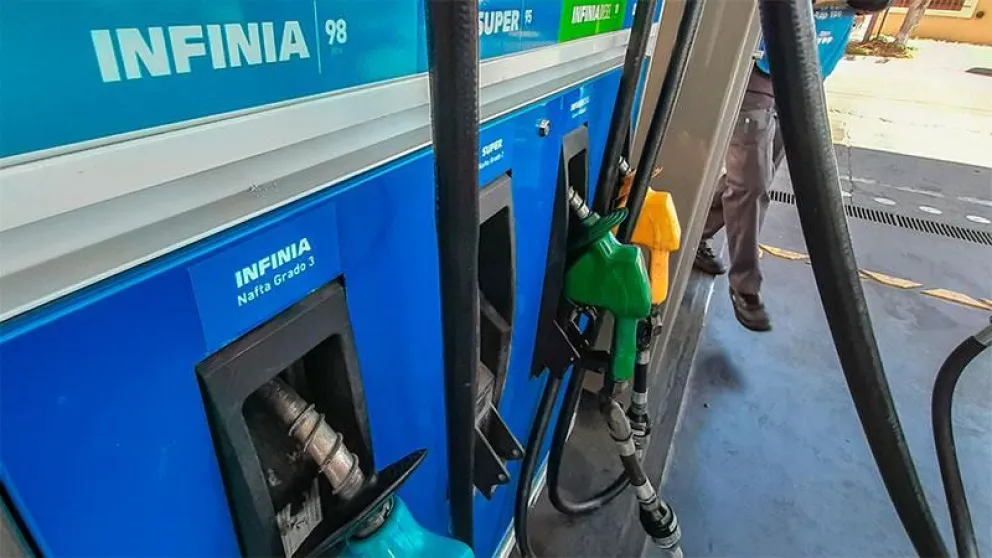 Aumentó el precio del combustible en Salta: el litro de nafta alcanzó los $1027 