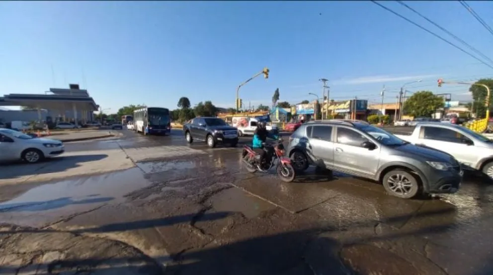 Violento accidente: camionero chocó contra un ciclista y casi lo aplasta con las ruedas